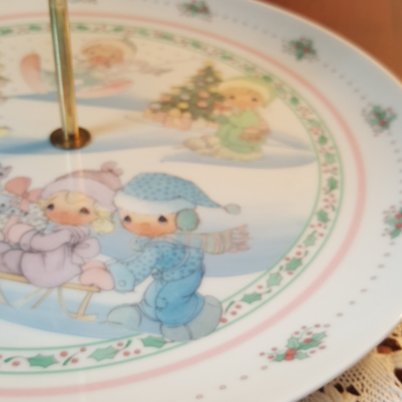 PRECIOUS MOMENTS ♡ Vintage Two Tier "A Winter Wonderland" Cookie Serving Plates - Picture 11 of 14
